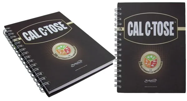 Agenda pasta dura abierta con hojas interiores