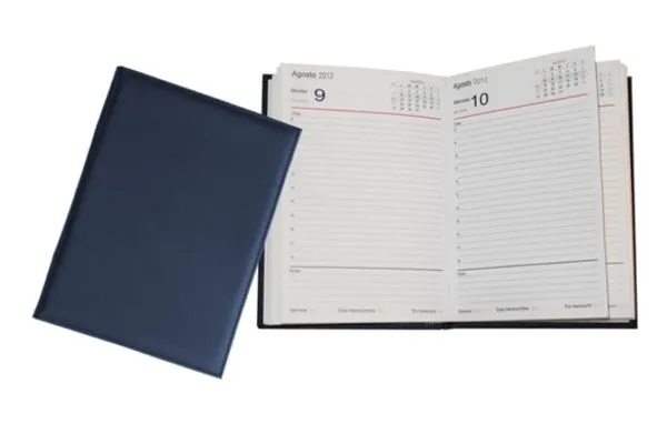 Detalle de funda curpiel sellado en agenda memorándum
